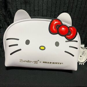 🛑SOLD!!🛑- One Remaining‼️⚠️‼️
Hello Kitty White Cosmetic Bag